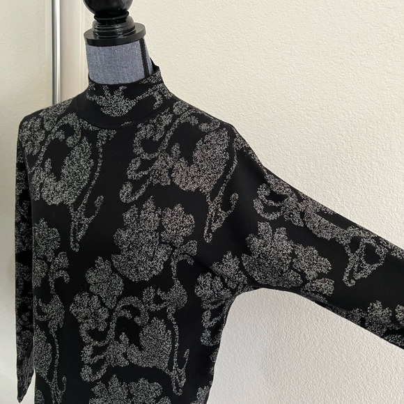 NWT Sioni Black with Silver Metallic Sweater - Picture 7 of 8